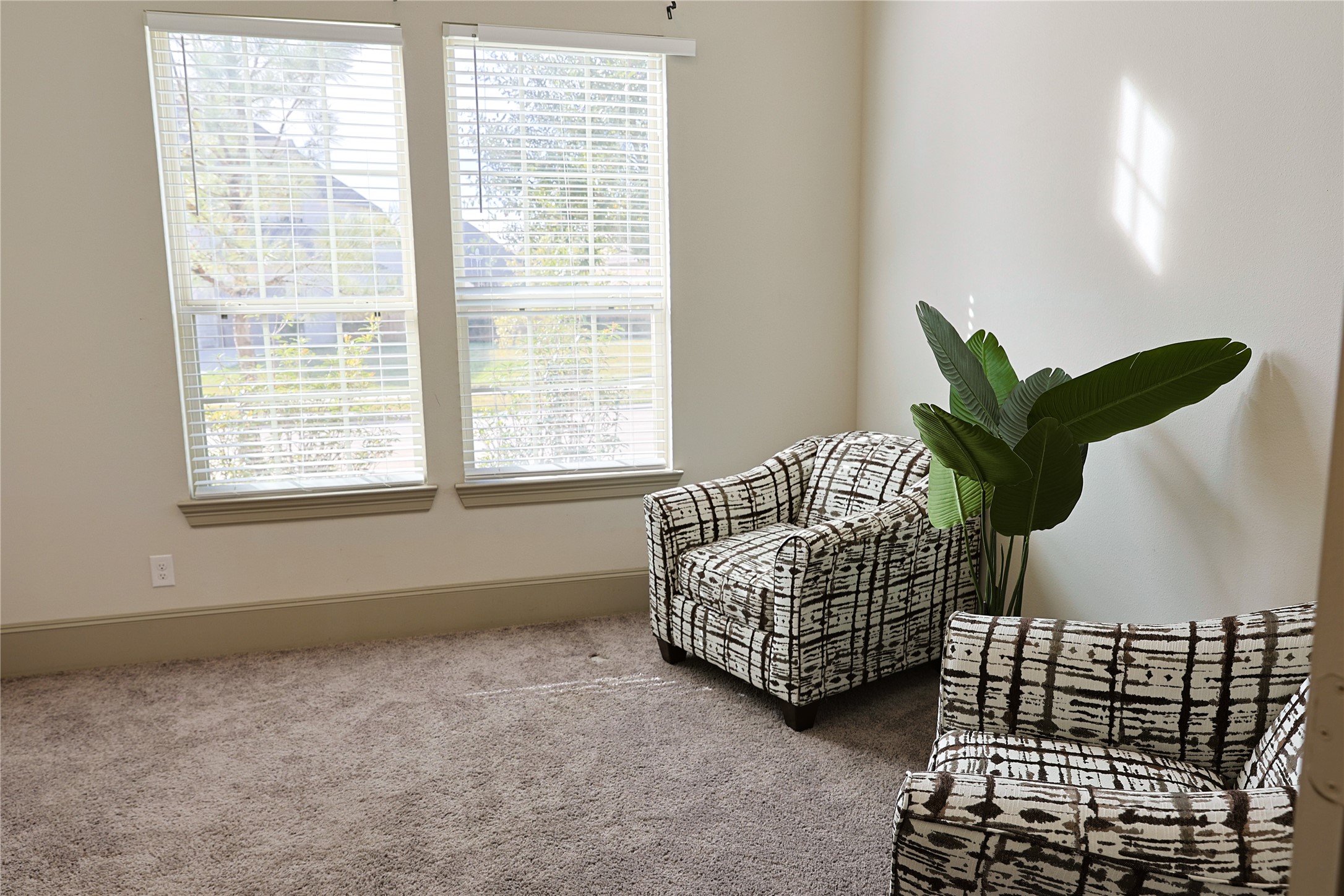 15770 Deeside Spring Drive Humble, TX 77346 - Photo 16 of 37 1st floor 2nd bedroom with en suite bath