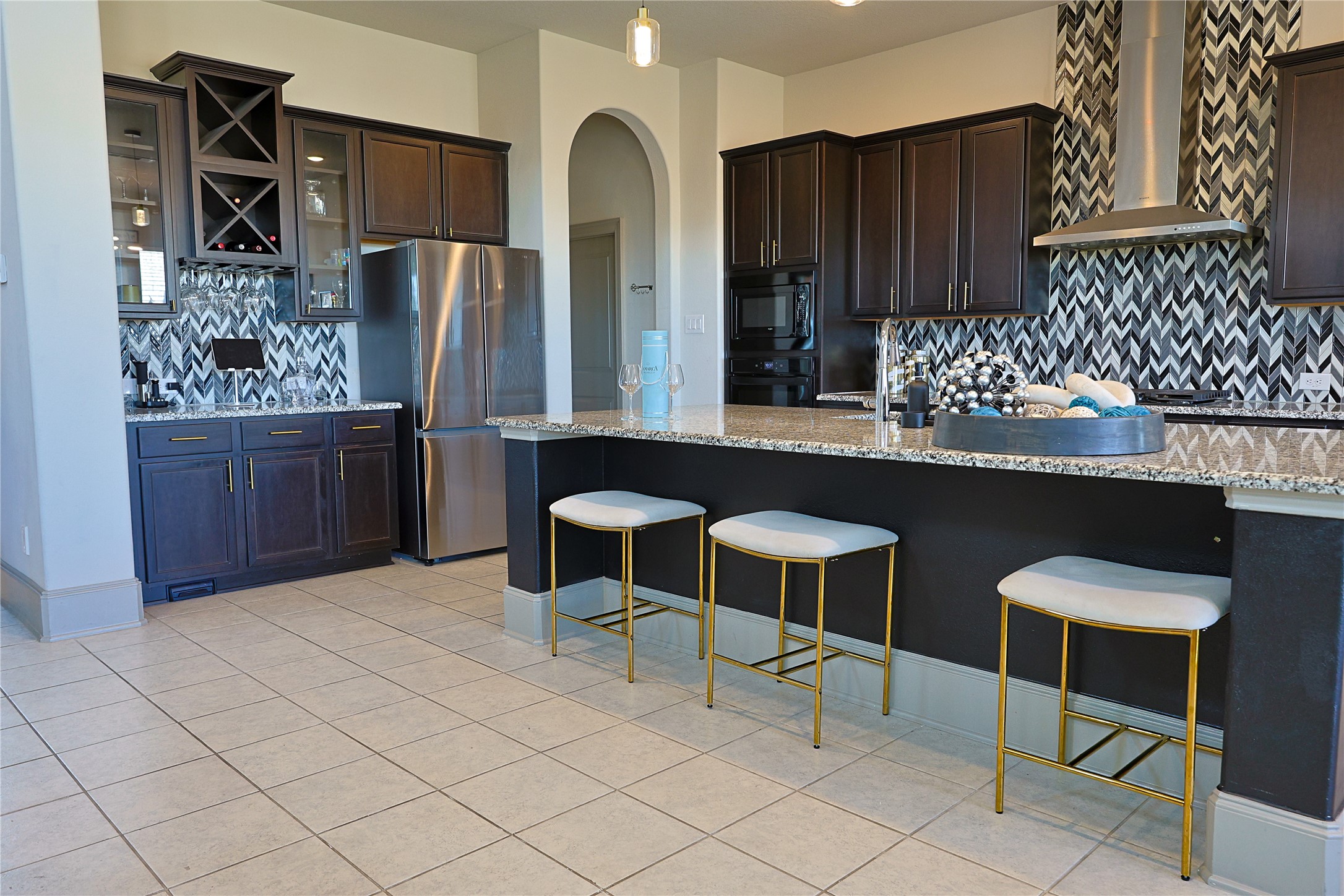 15770 Deeside Spring Drive Humble, TX 77346 - Photo 10 of 37 Built in wine rack and bar