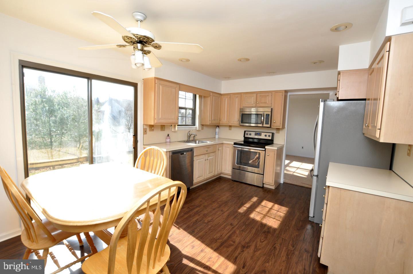 7 Utica Road Marlton, NJ 08053 - Photo 13 of 34 Kitchen with access to the yard/patio