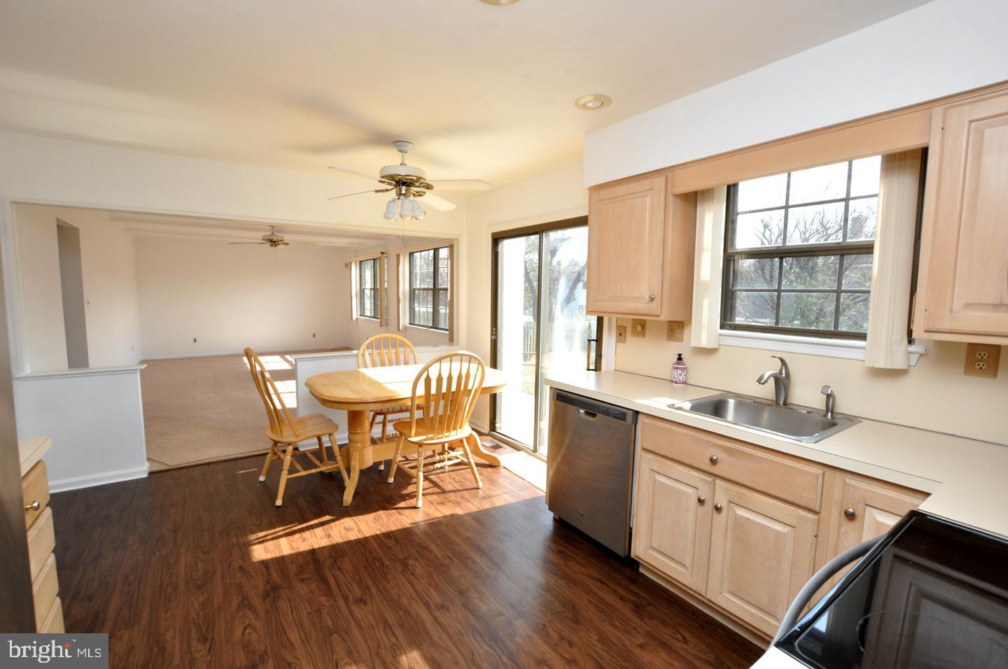 7 Utica Road Marlton, NJ 08053 - Photo 9 of 34 Eat in kitchen