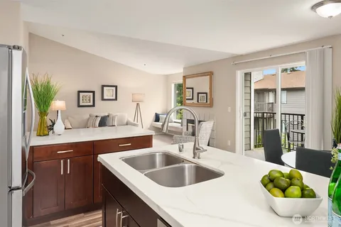 $499,950 | 12424 109th Court Northeast, Unit D304, Kirkland, WA 98034