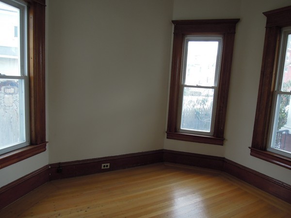 133 Allyn Street Holyoke, MA 01040 - Photo 5 of 19