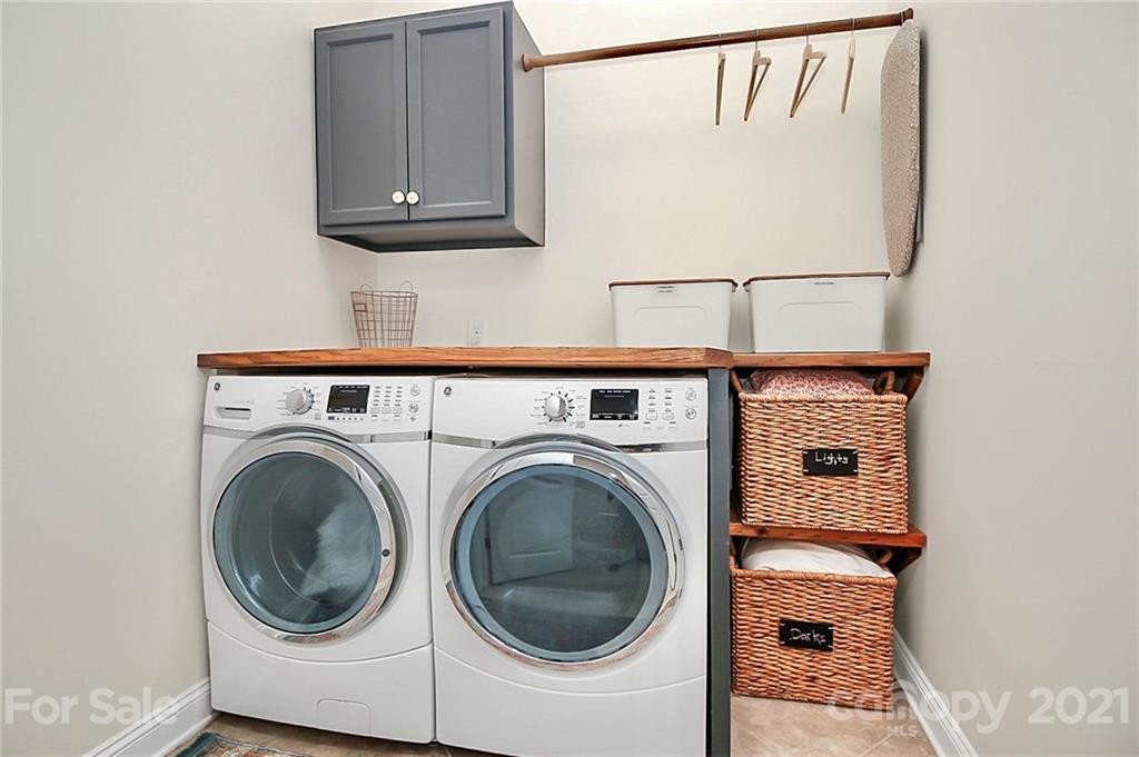 86523 Arrington Road Lancaster, SC 29720 - Photo 29 of 43 a utility room with dryer and washer