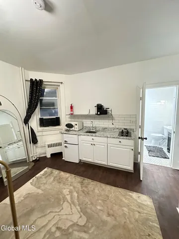 $1,200 | 51 Elm Street, Unit 1, Albany, NY 12202