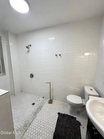 $1,200 | 51 Elm Street, Unit 1, Albany, NY 12202