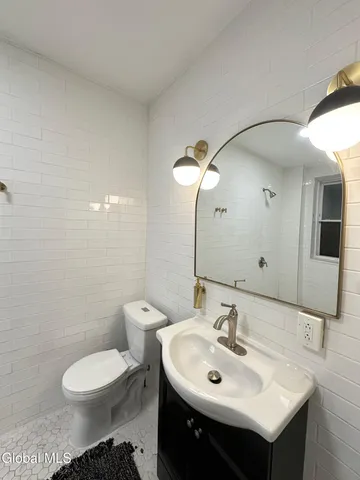 $1,200 | 51 Elm Street, Unit 1, Albany, NY 12202