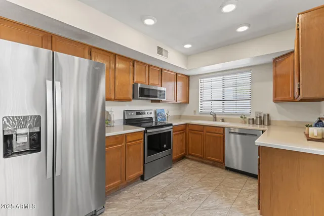 $375,000 | 15805 North 37th Lane, Phoenix, AZ 85053