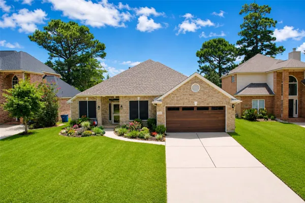 a front view of house with yard
