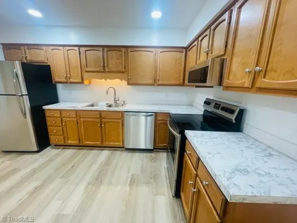 $1,600 | 19 Park Village Lane, Unit A, Greensboro, NC 27455