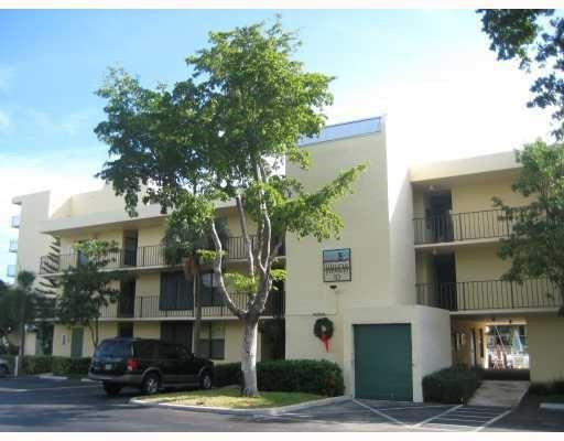 10 Royal Palm Way, Unit 201 Boca Raton, FL 33432 - Photo 1 of 8 Photo 1