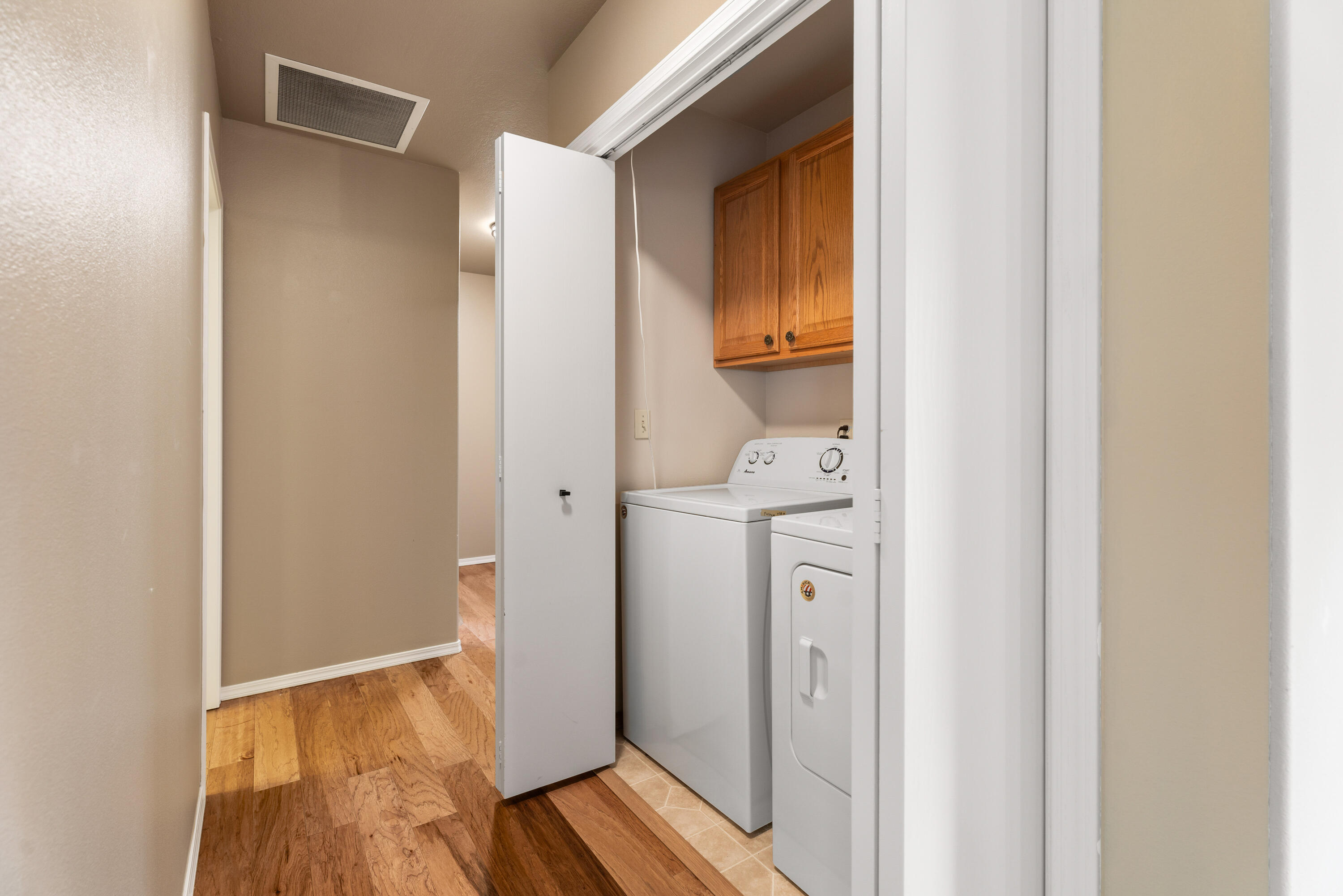 19405 Indian Summer Road Bend, OR 97702 - Photo 22 of 37 Washer and Dryer included