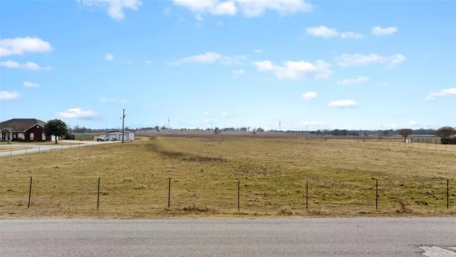 $1,384,800 | 770 County Road 348, Valley View, TX 76272