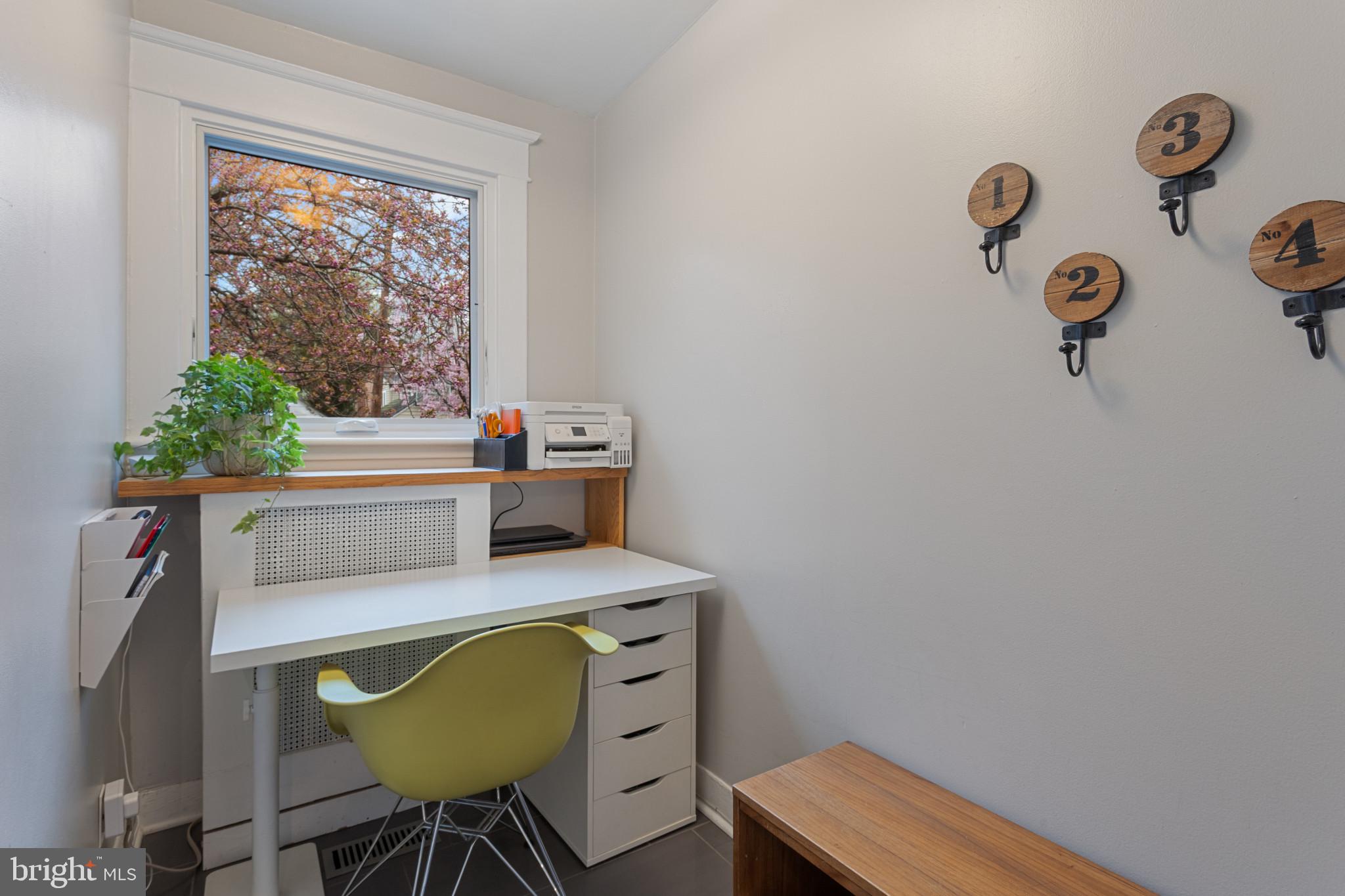 4410 Wickford Road Baltimore, MD 21210 - Photo 24 of 42 Mudroom/Office Nook