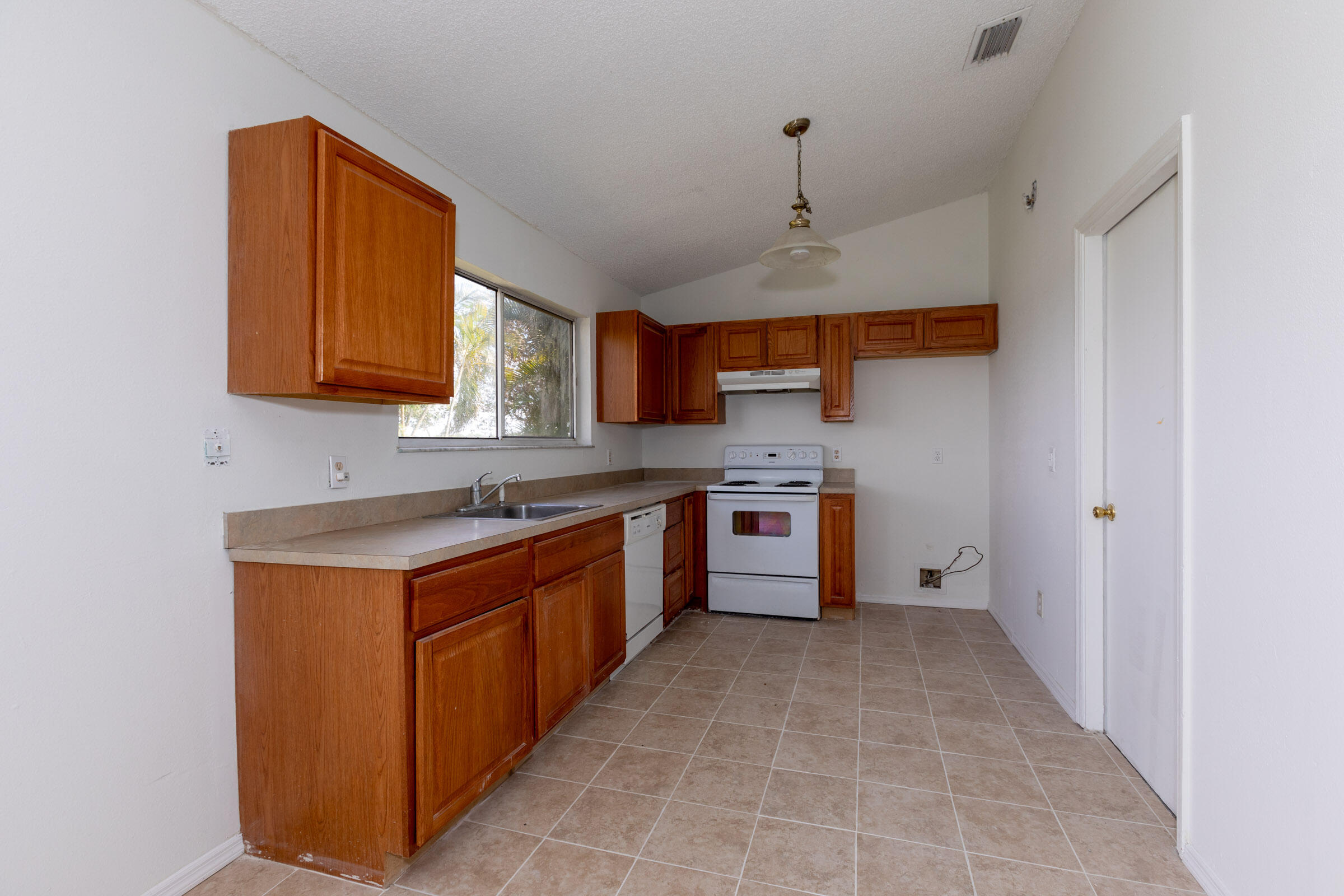 2825 Southwest Pierson Road Port St. Lucie, FL 34953 - Photo 12 of 24 Kitchen