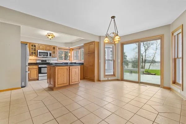 $625,000 | 204875 Lake Drive, Rosholt, WI 54473