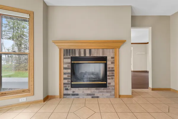 $625,000 | 204875 Lake Drive, Rosholt, WI 54473