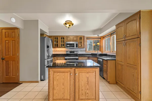 $625,000 | 204875 Lake Drive, Rosholt, WI 54473