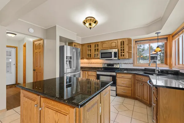 $625,000 | 204875 Lake Drive, Rosholt, WI 54473