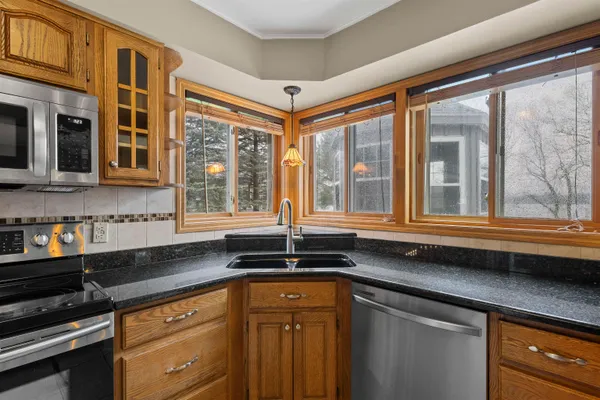 $625,000 | 204875 Lake Drive, Rosholt, WI 54473