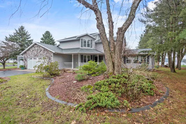 $625,000 | 204875 Lake Drive, Rosholt, WI 54473
