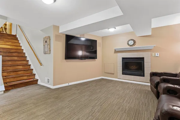 $625,000 | 204875 Lake Drive, Rosholt, WI 54473