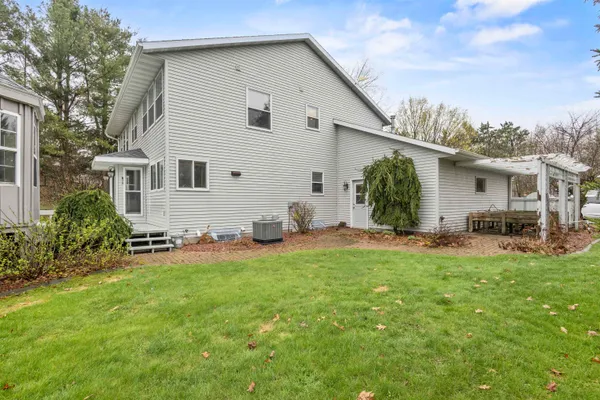 $625,000 | 204875 Lake Drive, Rosholt, WI 54473