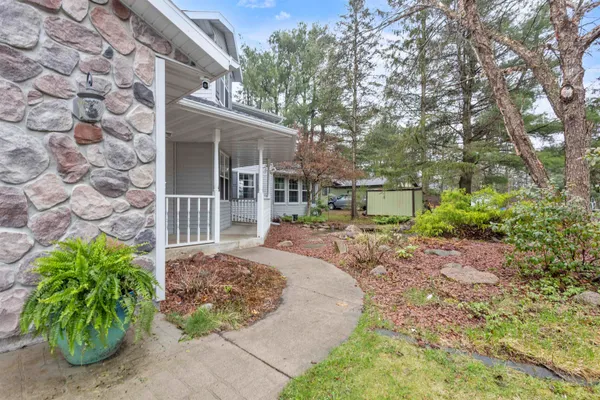 $625,000 | 204875 Lake Drive, Rosholt, WI 54473