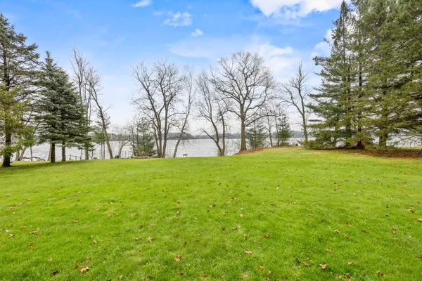 $625,000 | 204875 Lake Drive, Rosholt, WI 54473
