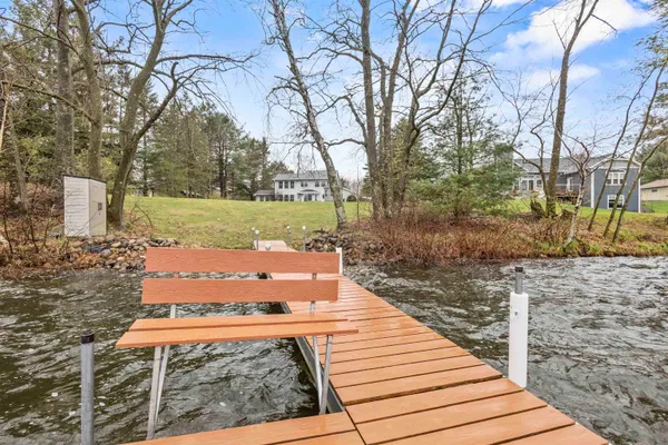 $625,000 | 204875 Lake Drive, Rosholt, WI 54473