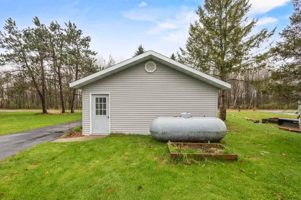 $625,000 | 204875 Lake Drive, Rosholt, WI 54473