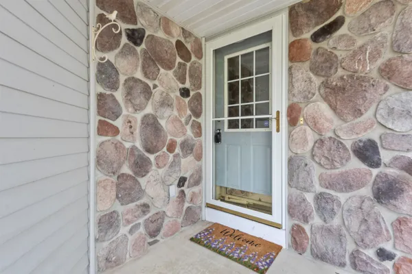 $625,000 | 204875 Lake Drive, Rosholt, WI 54473