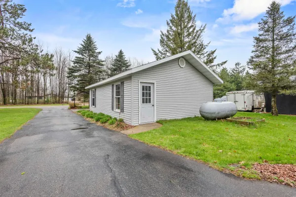 $625,000 | 204875 Lake Drive, Rosholt, WI 54473