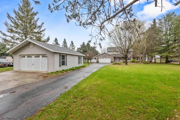 $625,000 | 204875 Lake Drive, Rosholt, WI 54473