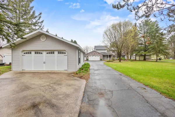 $625,000 | 204875 Lake Drive, Rosholt, WI 54473