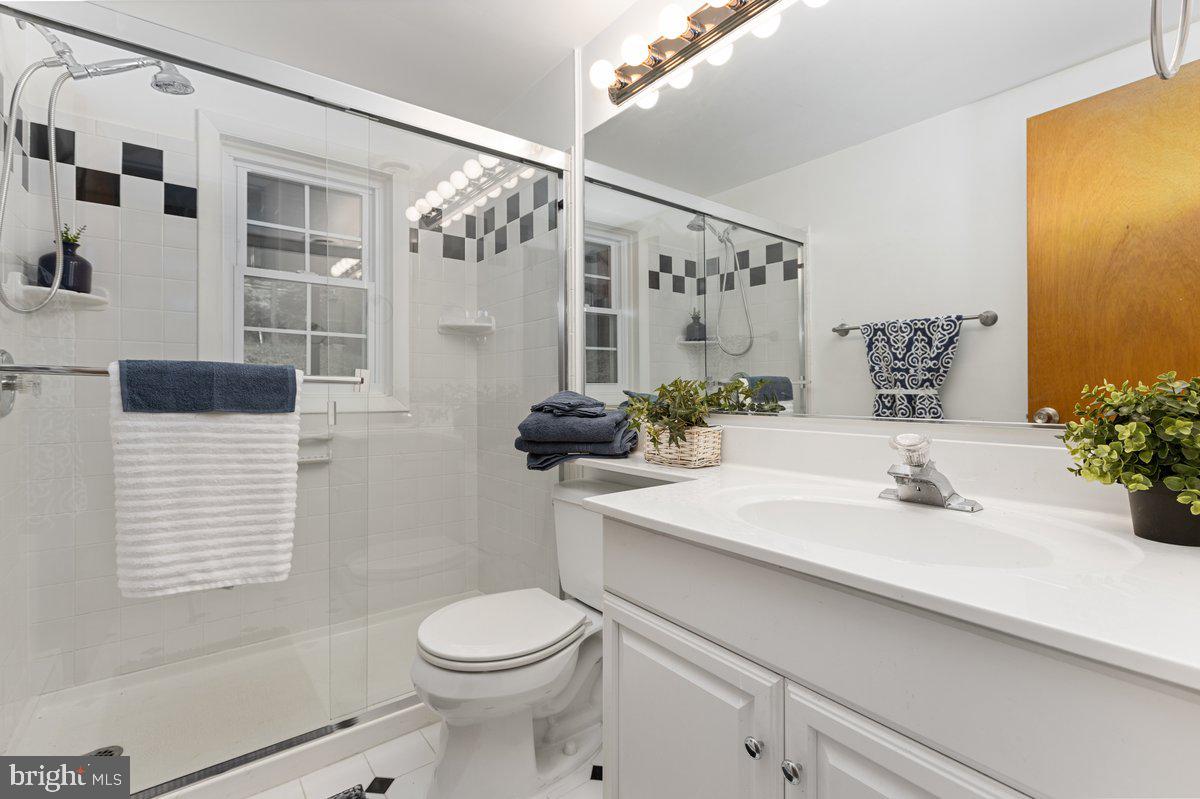 176 Cardamon Drive Edgewater, MD 21037 - Photo 30 of 42 3rd Bathroom