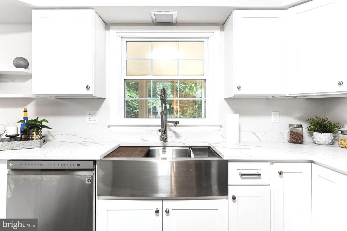 176 Cardamon Drive Edgewater, MD 21037 - Photo 10 of 42 Over sized Farm Sink