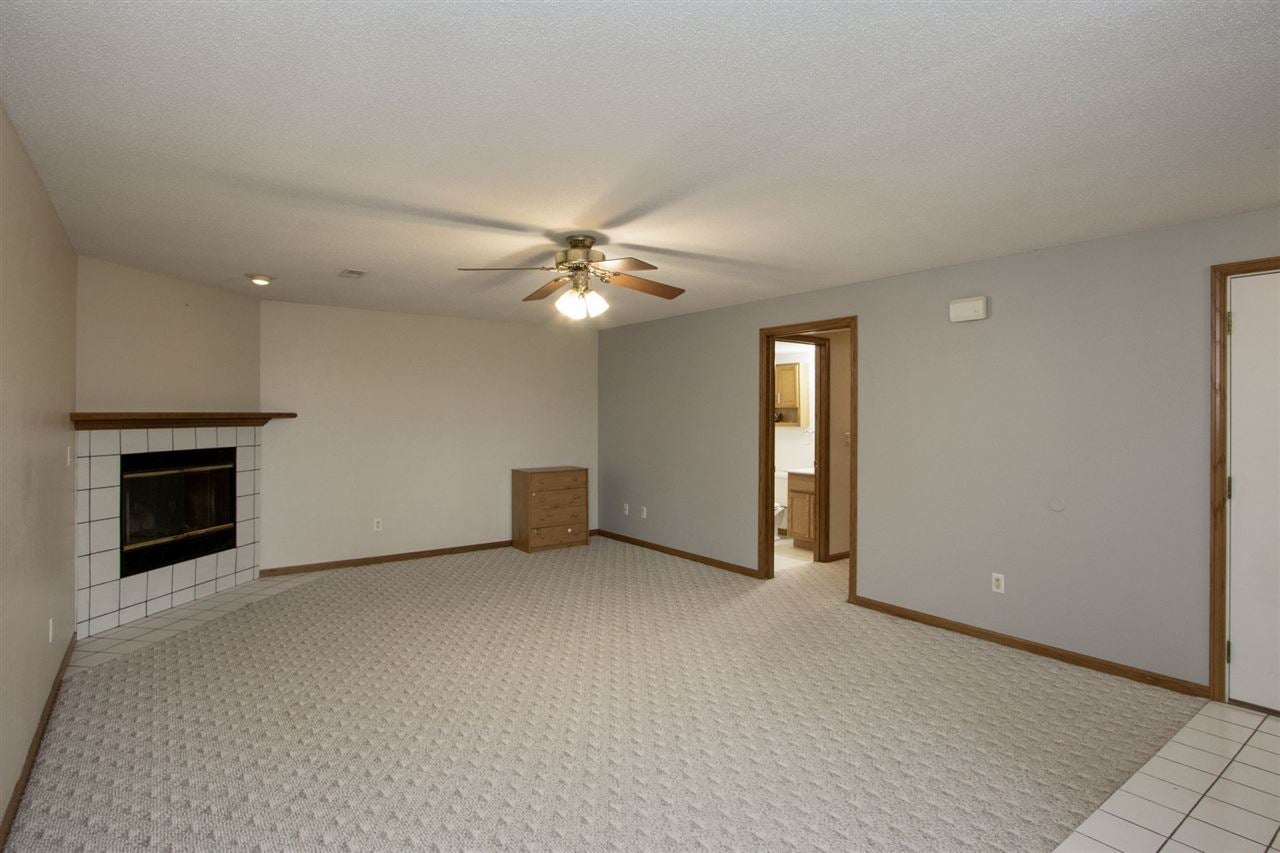 1327 Coll Drive Iowa City, IA 52246 - Photo 3 of 23 Gallery Image 3