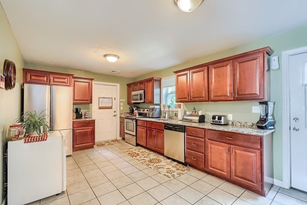 3 Beaver Path, Unit B Wareham, MA 02576 - Photo 3 of 15 Gallery Image 3