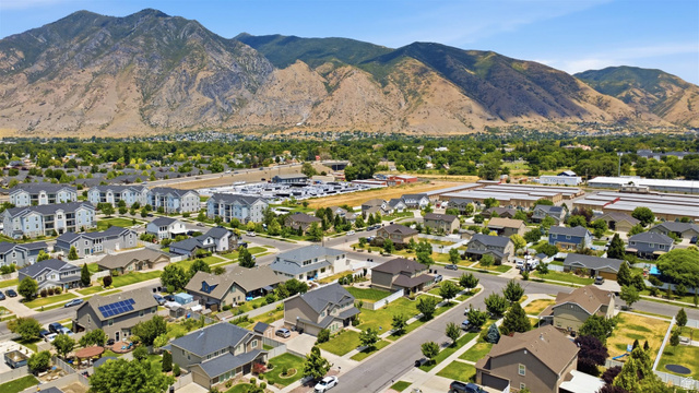 592 West 650 South Springville, UT 84663 - Photo 31 of 33 Expansive residential area featuring a variety of single-family homes and multi-unit dwellings