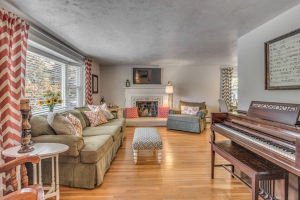 164 Boston Rock Road Melrose, MA 02176 - Photo 7 of 30 Gallery Image 7