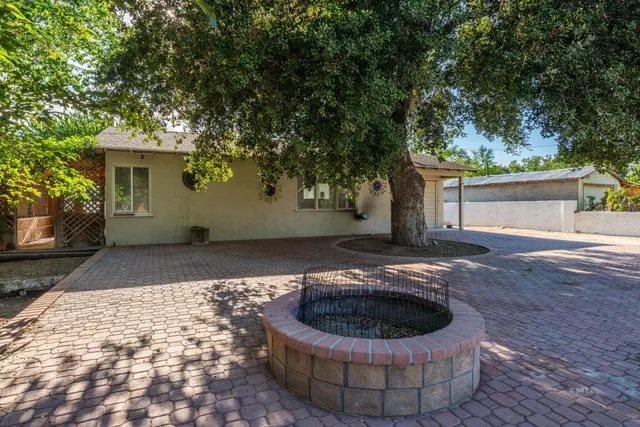 a view of a house with backyard and sitting area
