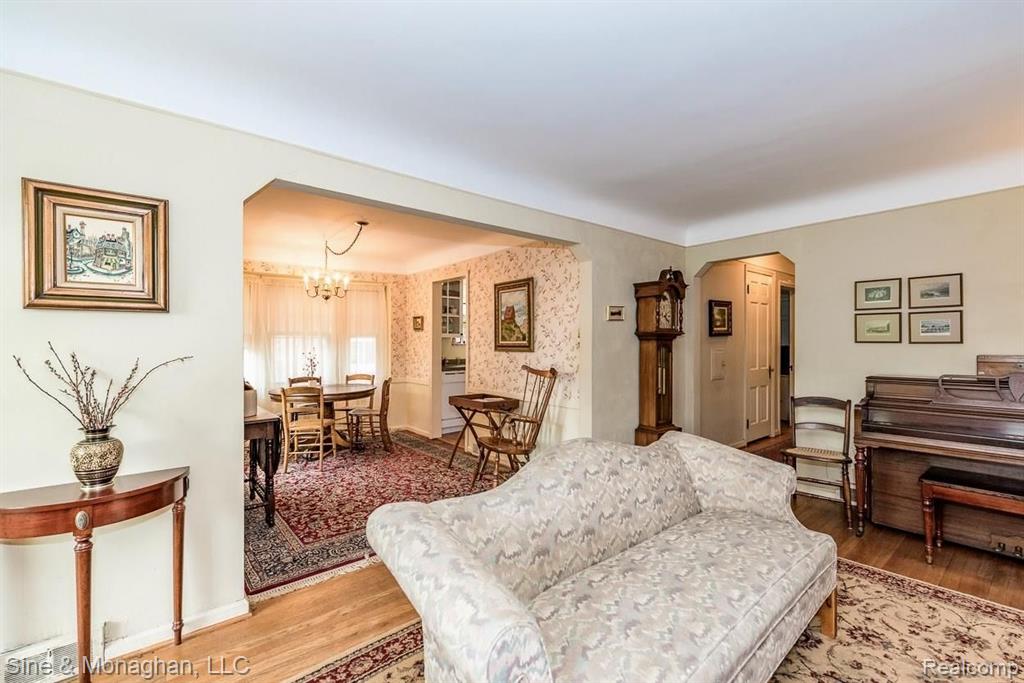 1432 Vernier Road Grosse Pointe Woods, MI 48236 - Photo 5 of 21
