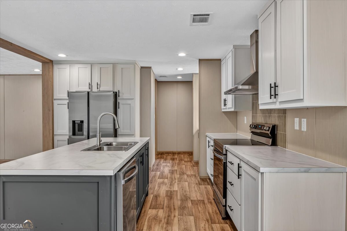 29 Clyde Road White Oak, GA 31568 - Photo 28 of 46 a kitchen with stainless steel appliances a sink stove and refrigerator