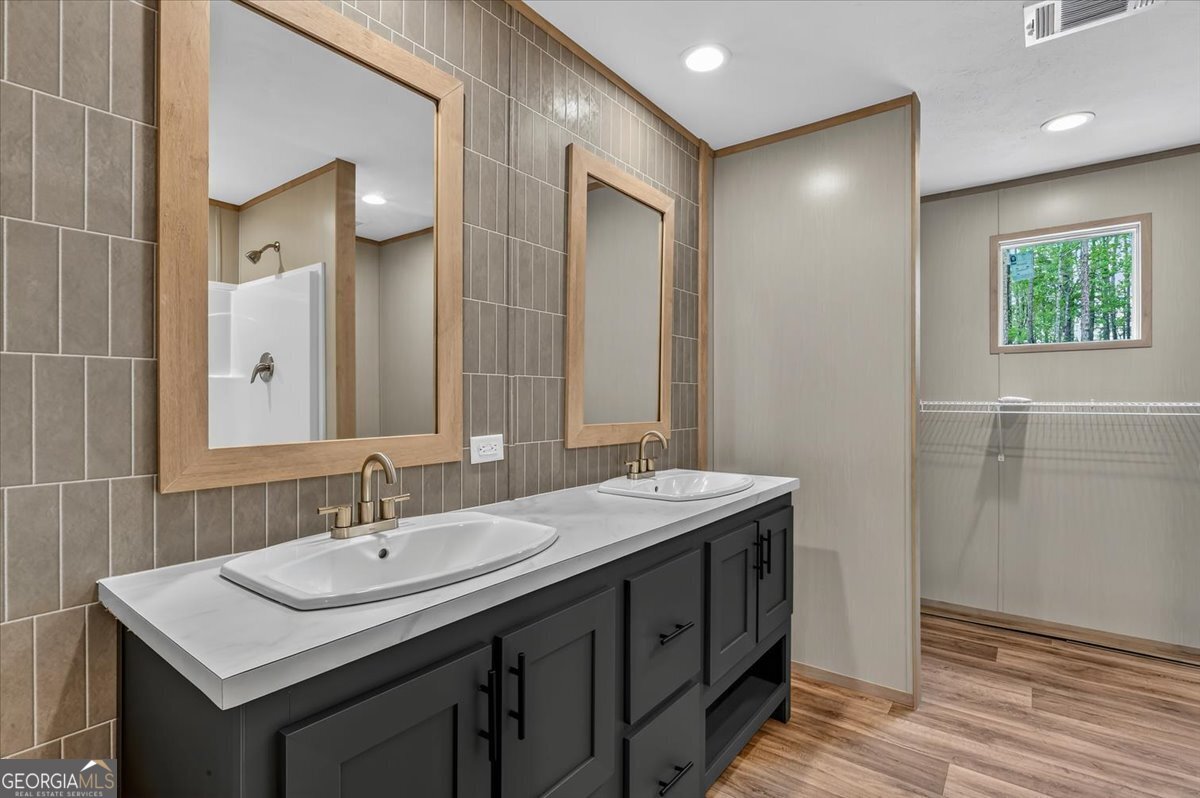 29 Clyde Road White Oak, GA 31568 - Photo 41 of 46 a bathroom with a sink and a mirror