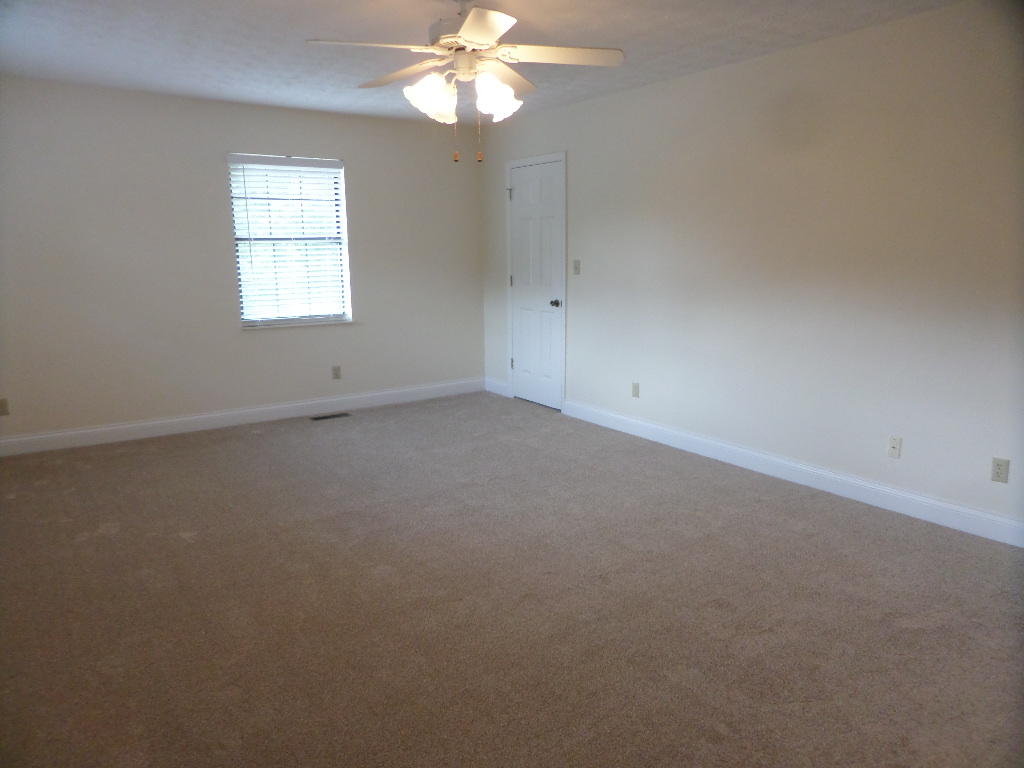 102 Meadowlark Lane Oak Ridge, TN 37830 - Photo 15 of 30 Owner's suite