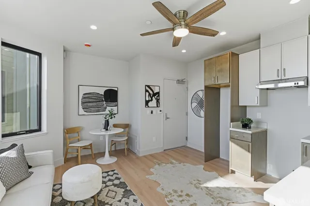 $2,366 | 3945 Judah Street, Unit 303, San Francisco, CA 94122