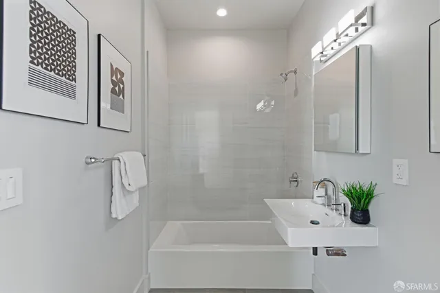 $2,366 | 3945 Judah Street, Unit 303, San Francisco, CA 94122