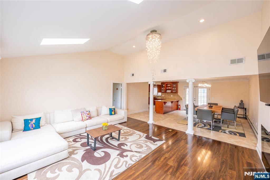 12 Rene Court Wayne, NJ 07470 - Photo 10 of 33