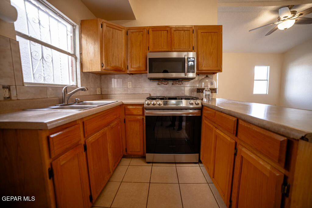 3601 Waterspring Way El Paso, TX 79936 - Photo 4 of 10 E48A3743-1