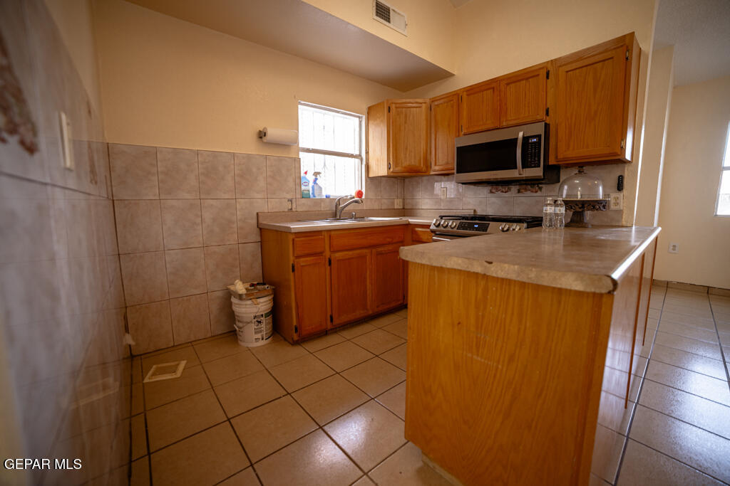 3601 Waterspring Way El Paso, TX 79936 - Photo 5 of 10 E48A3738-1